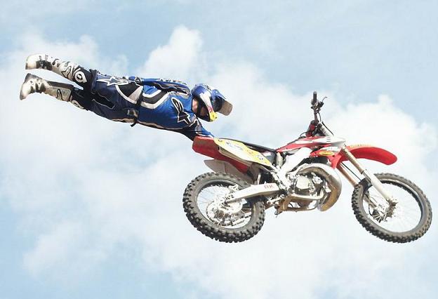 TOMMY CLOWERS PICTURES & VIDEOS - PICS VIDEO